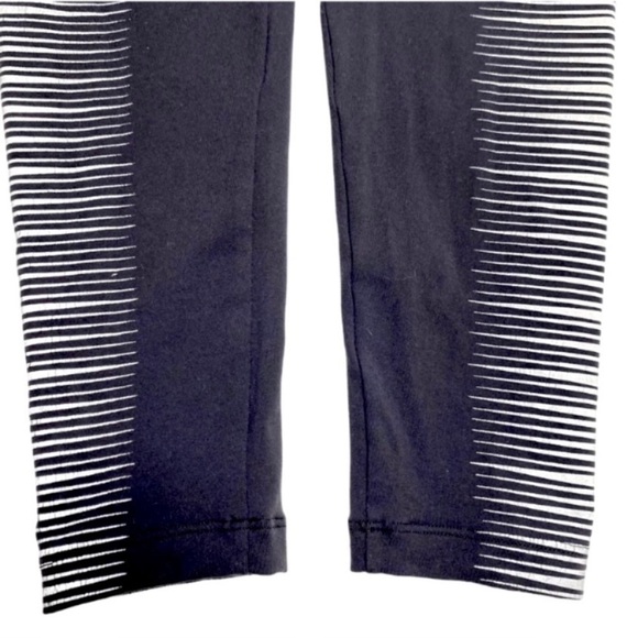 NIKE Flash Reflective 7/8 lengths Running Leggings Tights Black with Silver Sz S - Picture 8 of 10